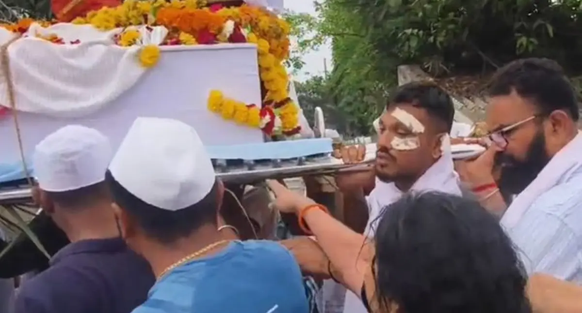 Sobreviviente del accidente aéreo en India despide a su hermano