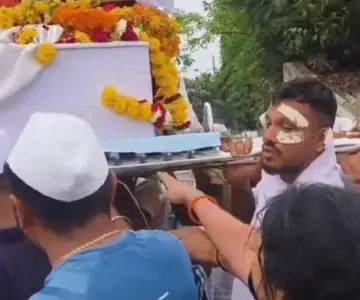Sobreviviente del accidente aéreo en India despide a su hermano