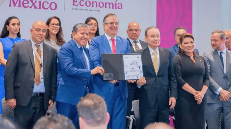 Valles, Ebrard, Durazo, Monreal y Rivero firmaron el convenio del Comité Educativo de Minería México