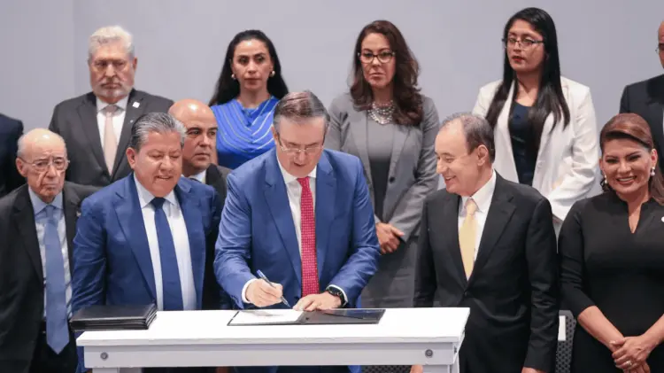 Alfonso Durazo y Marcelo Ebrard encabezaron el acuerdo para la creación del Comité. (Foto: Cortesía)
