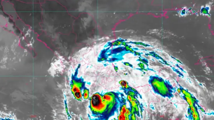 Sausará vientos sostenidos de 100 a 120 con rachas de 140 a 160 km/h y oleaje de 3.0 a 5.0 metros.