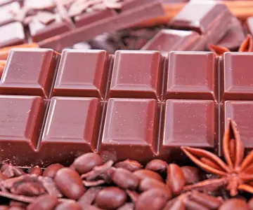 Retiran popular marca de chocolates por riesgo de alergias severas