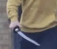 Sorprenden a joven caminando con espada metálica en Proyecto Río Sonora