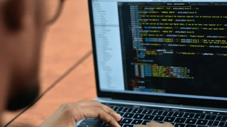 Se trata de credenciales extraídas de grandes empresas digitales como Apple, Google o Facebook.