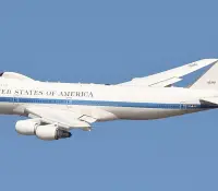 Aterriza en EU el avión del fin del mundo en medio de tensión con Irán