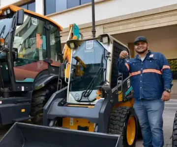 Entrega Ayuntamiento nuevas unidades para limpieza y reparación de calles