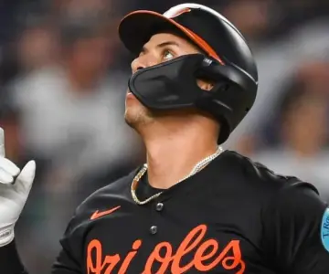 El sonorense Ramón Urías conecta jonrón ante Yankees