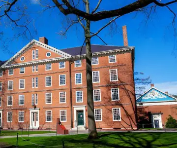 Juez bloquea veto de Trump contra estudiantes extranjeros en Harvard