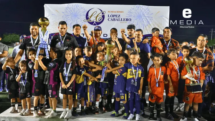 Alejandro López Caballero impulsa futbol infantil en Hermosillo. (Foto: Cristian Ruiz/EXPRESO)