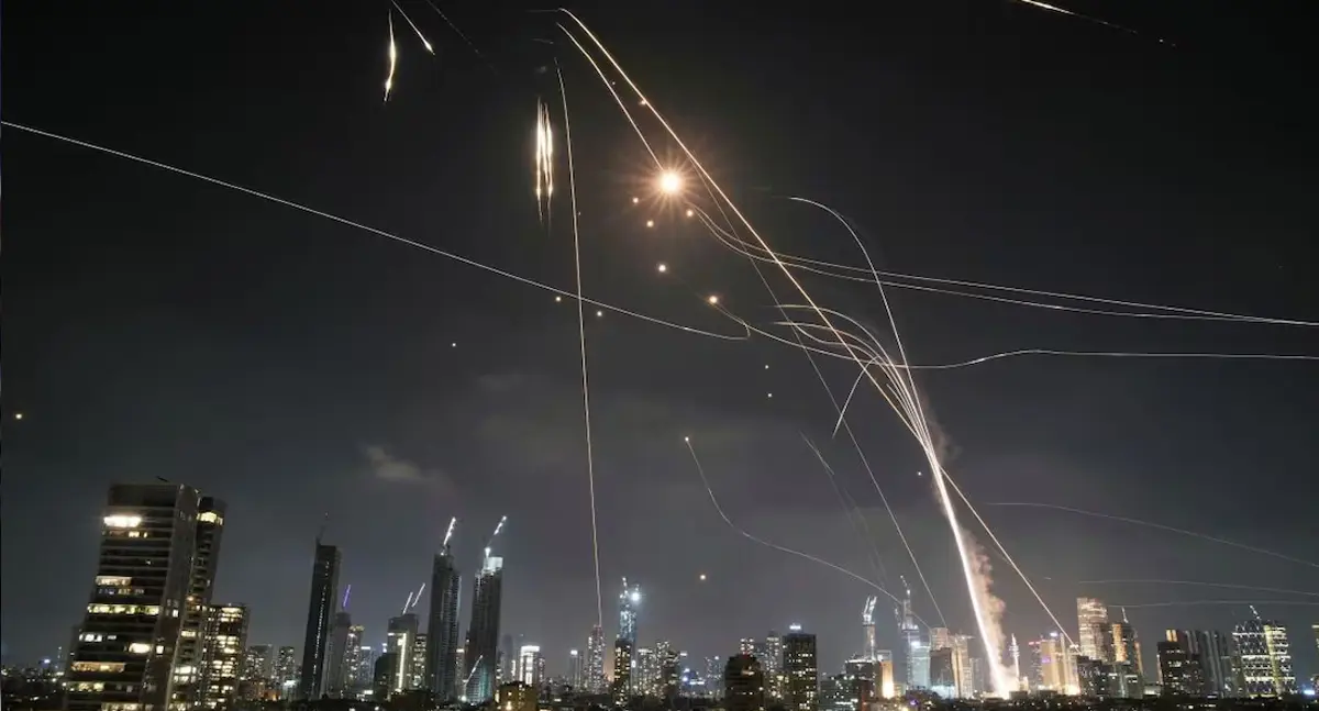 Irán lanza seis misiles contra bases de EU en Qatar