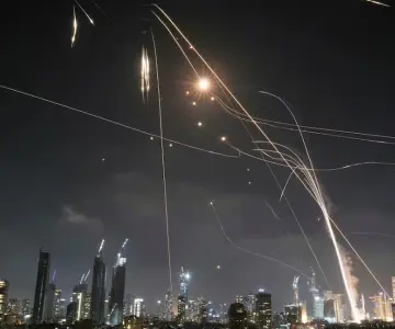 Irán lanza seis misiles contra bases de EU en Qatar