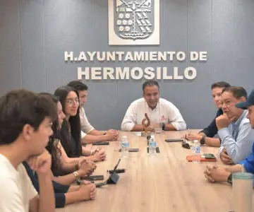 Cumple Toño a jóvenes que impulsan proyectos sobre problemáticas sociales