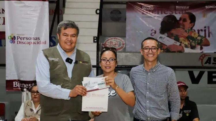 Mujer beneficiada con programa del Bienestar. (Foto: Especial /EXPRESO)