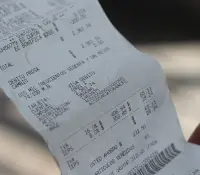 ¿Es ilegal que las tiendas revisen el ticket de compra? Esto dice Profeco