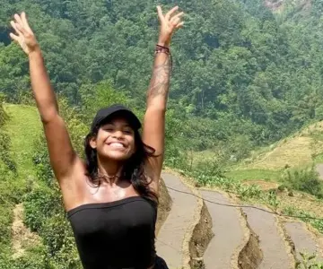 Turista brasileña lleva tres días atrapada en volcán activo en Indonesia