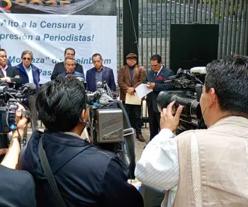Manifestantes protestan contra Ley Mordaza frente al Senado