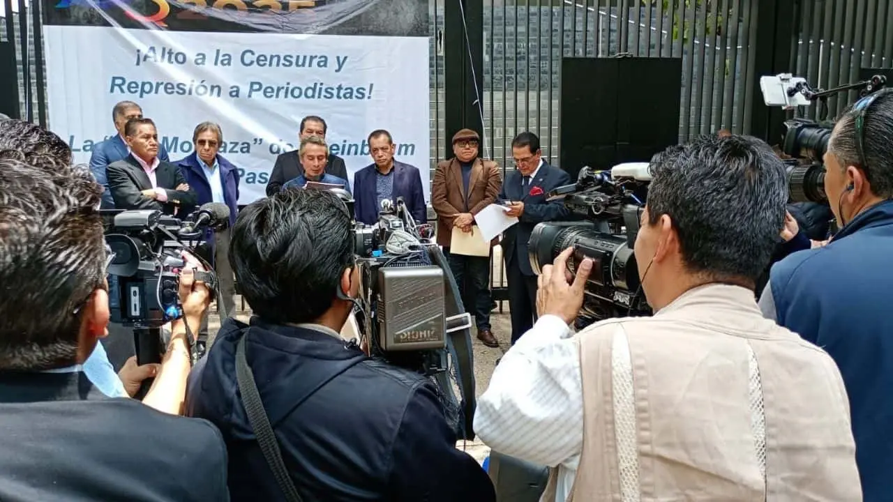 Manifestantes protestan contra Ley Mordaza frente al Senado
