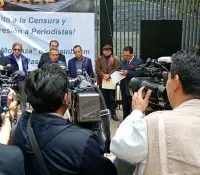 Manifestantes protestan contra Ley Mordaza frente al Senado