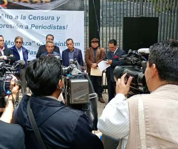 Manifestantes protestan contra Ley Mordaza frente al Senado