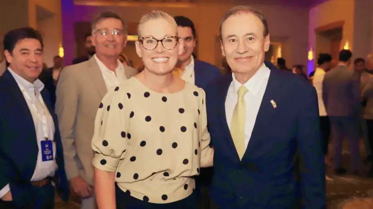 La gobernadora de Arizona y el gobernador de Sonora se reunieron. (Foto: Cortesía)