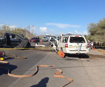 Choque de frente en carretera  Hermosillo-Bahía de Kino deja 3 muertos