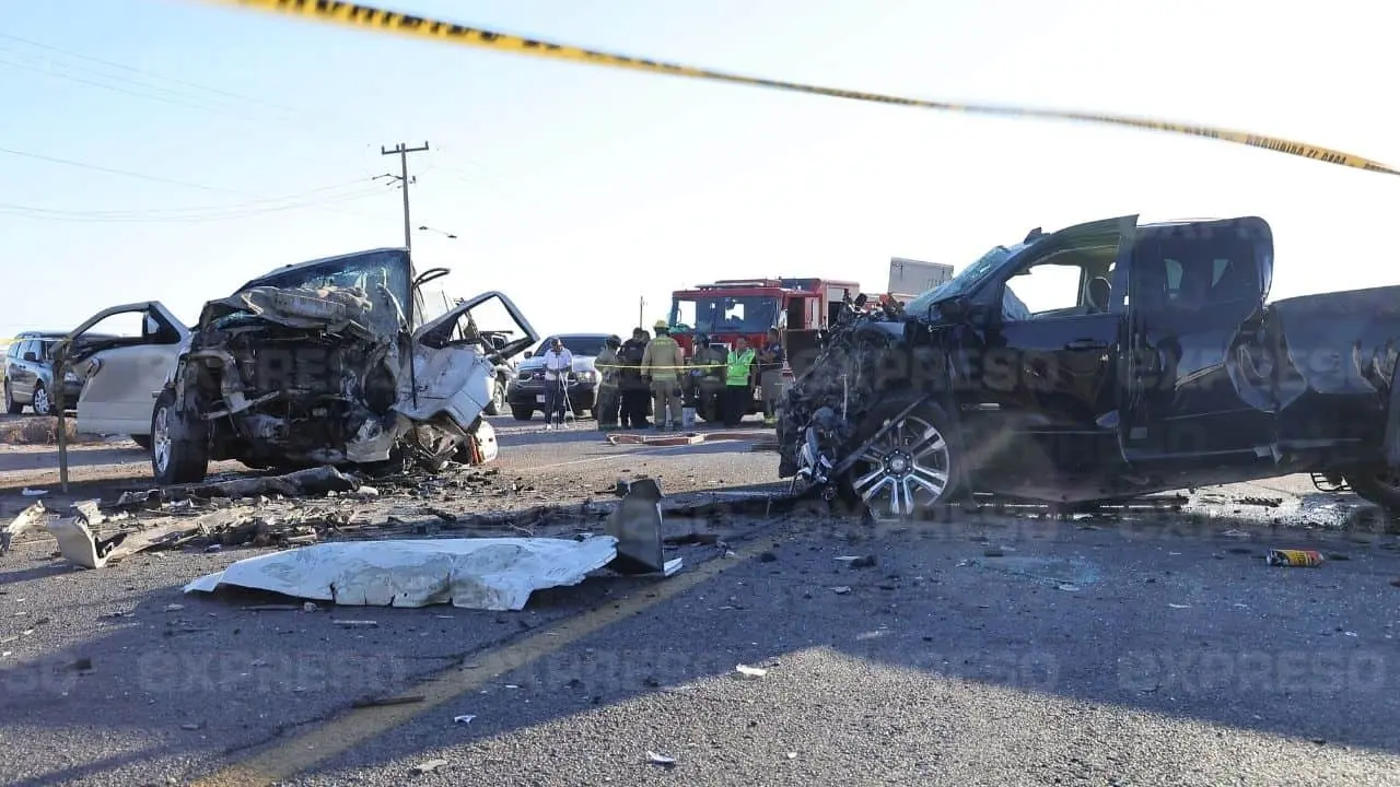 Fiscalía investiga percance en carretera a Bahía de Kino; hay tres muertos