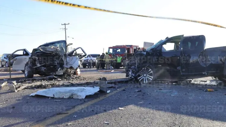 Percance entre GMC Sierra y Ford Expedition. (Foto: Cristian Ruiz / EXPRESO)