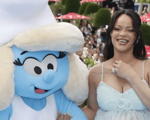 Rihanna presume embarazo en estreno de Los Pitufos