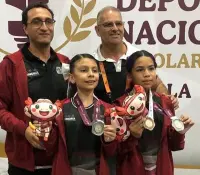 Dafne Rodríguez gana plata y bronce en tenis de mesa escolar 2025
