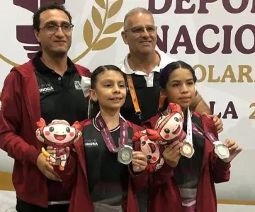 Dafne Rodríguez gana plata y bronce en tenis de mesa escolar 2025