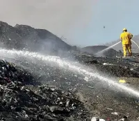 Controlan incendio en relleno sanitario de Guaymas