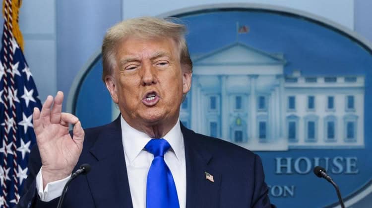 Líder de Demócratas retrasa votación del plan fiscal de Trump