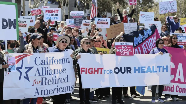 11 millones de estadounidenses perderían su acceso a servicios de salud con el plan fiscal de Trump