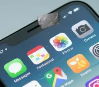 ¿Sirve poner cinta a la cámara de tu dispositivo para evitar el espionaje?