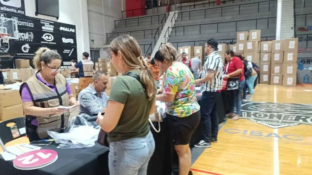 Avanza la entrega de uniformes gratuitos en Guaymas
