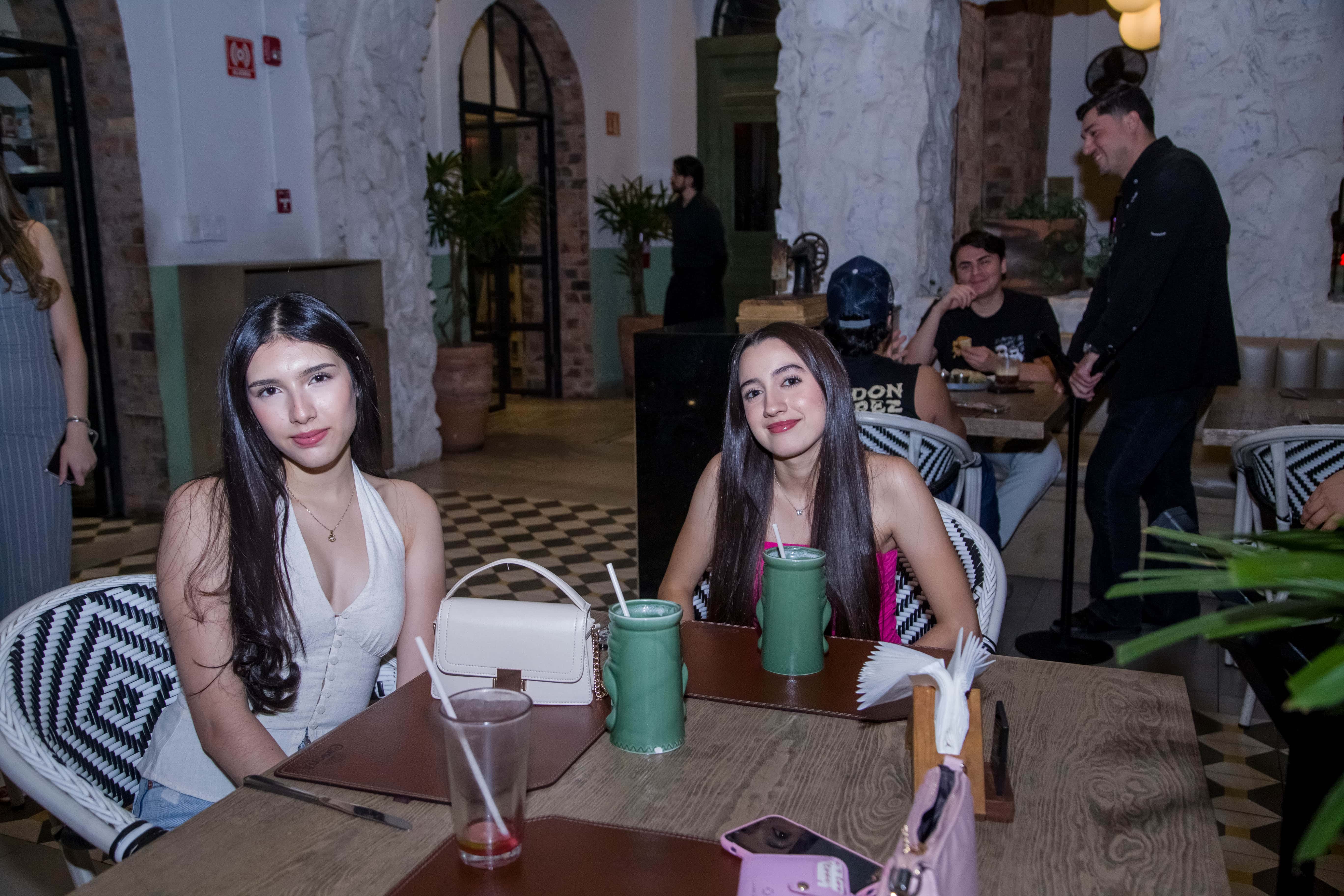Celebran cumpleaños en Casona Obregón 55