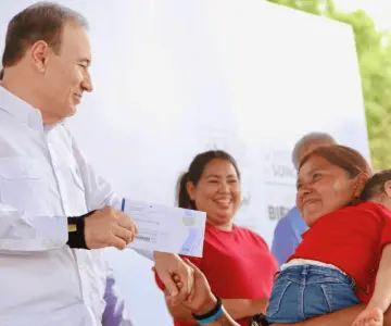 Entregan apoyos y nuevas rutas de transporte en gira de Durazo por Cajeme