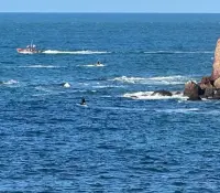 Hallan cuerpo durante búsqueda de joven arrastrado por oleaje en Guaymas