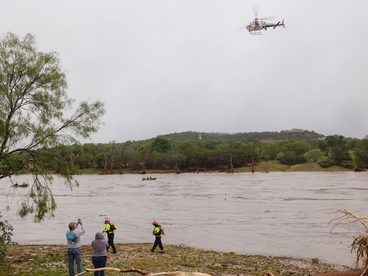 Inundaciones en Texas provoca 24 muertes y más de 20 desapariciones