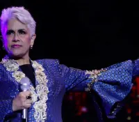 La cantante Eugenia León en recuperación tras cirugía de columna