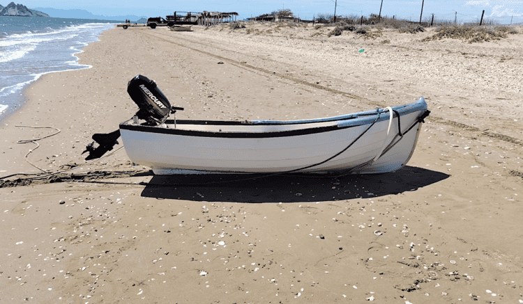 Se vuelca embarcación menor en Bahía de Kino; hay un lesionado