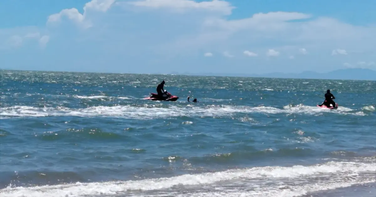 Se vuelca embarcación menor en Bahía de Kino; hay un lesionado