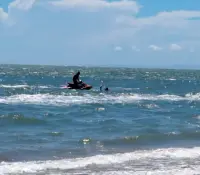 Se vuelca embarcación menor en Bahía de Kino; hay un lesionado