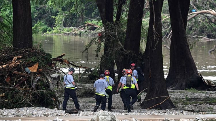 Asciende a 71 personas muertas por inundaciones en Texas