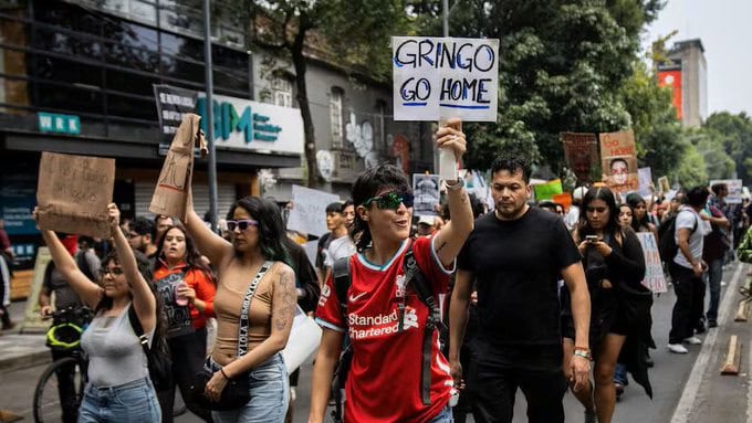 Denuncia Brugada xenofobia y vandalismo en marcha contra la gentrificación