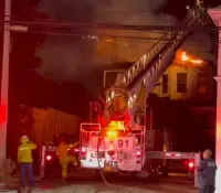 Se incendia casa de madera del centro de Guaymas; no hay lesionados