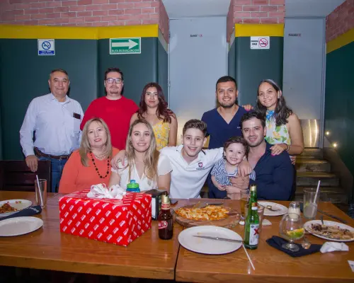 Celebran XV años y graduaciones en Ballpark