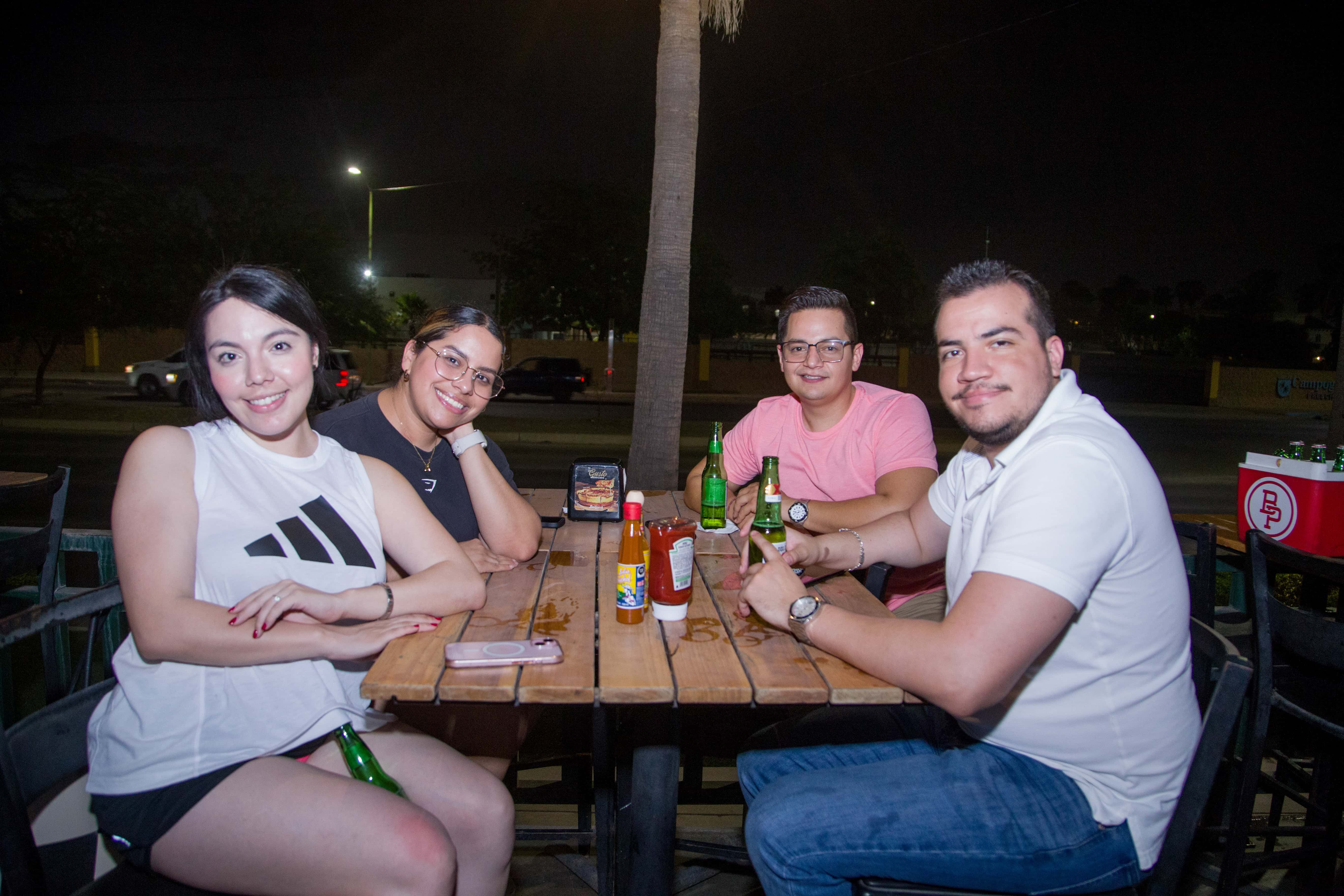 Celebran XV años y graduaciones en Ballpark