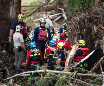 Rescatistas de NL apoyan en búsqueda de personas afectadas por inundaciones