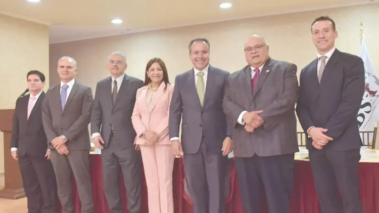 El mandatario municipal se reunión con  la Barra Sonorense de Abogados. (Foto: Especial / EXPRESO)